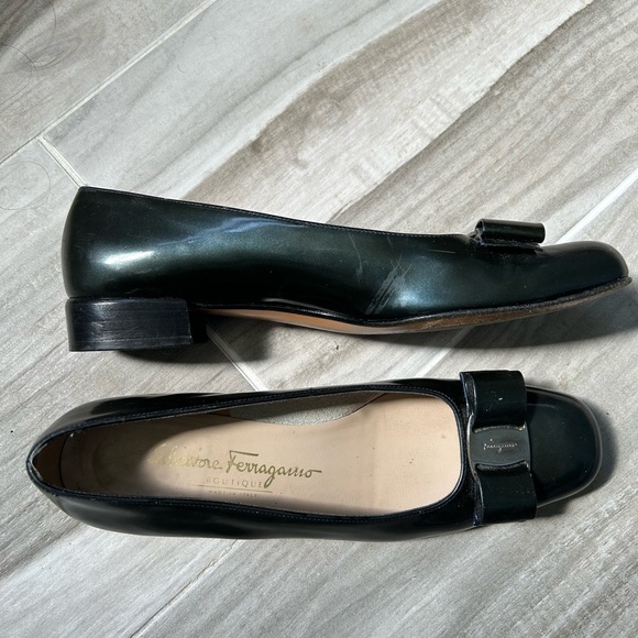 Salvatore ferragamo vara heels - Picture 2 of 7